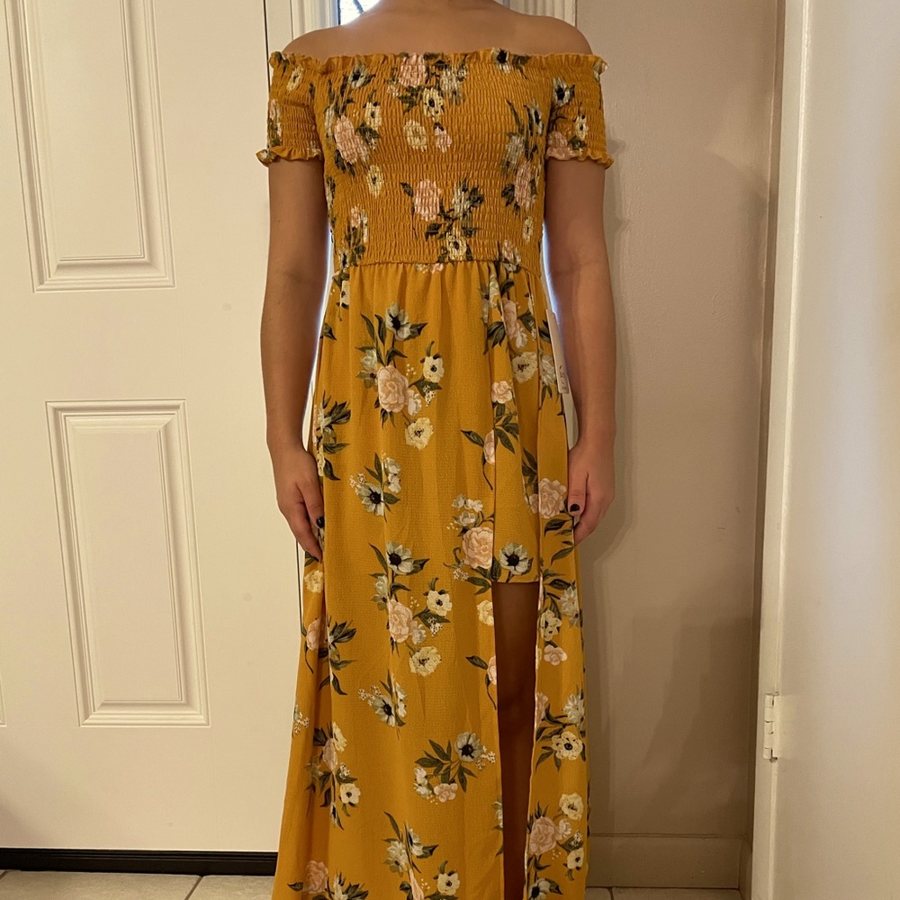 Beautiful NWT floral dress